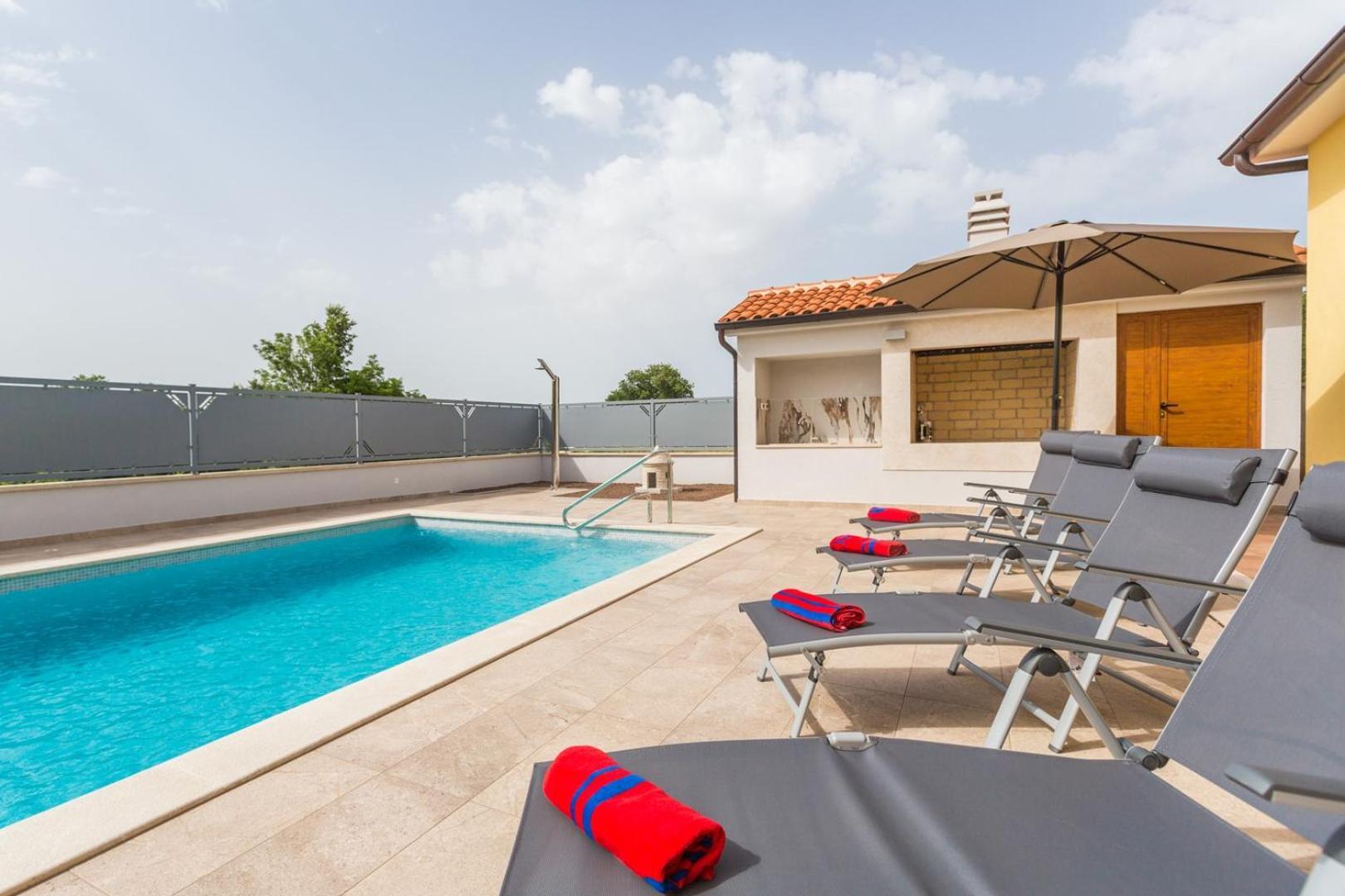 Villa Prenci Private Pool Tinjan Exterior photo