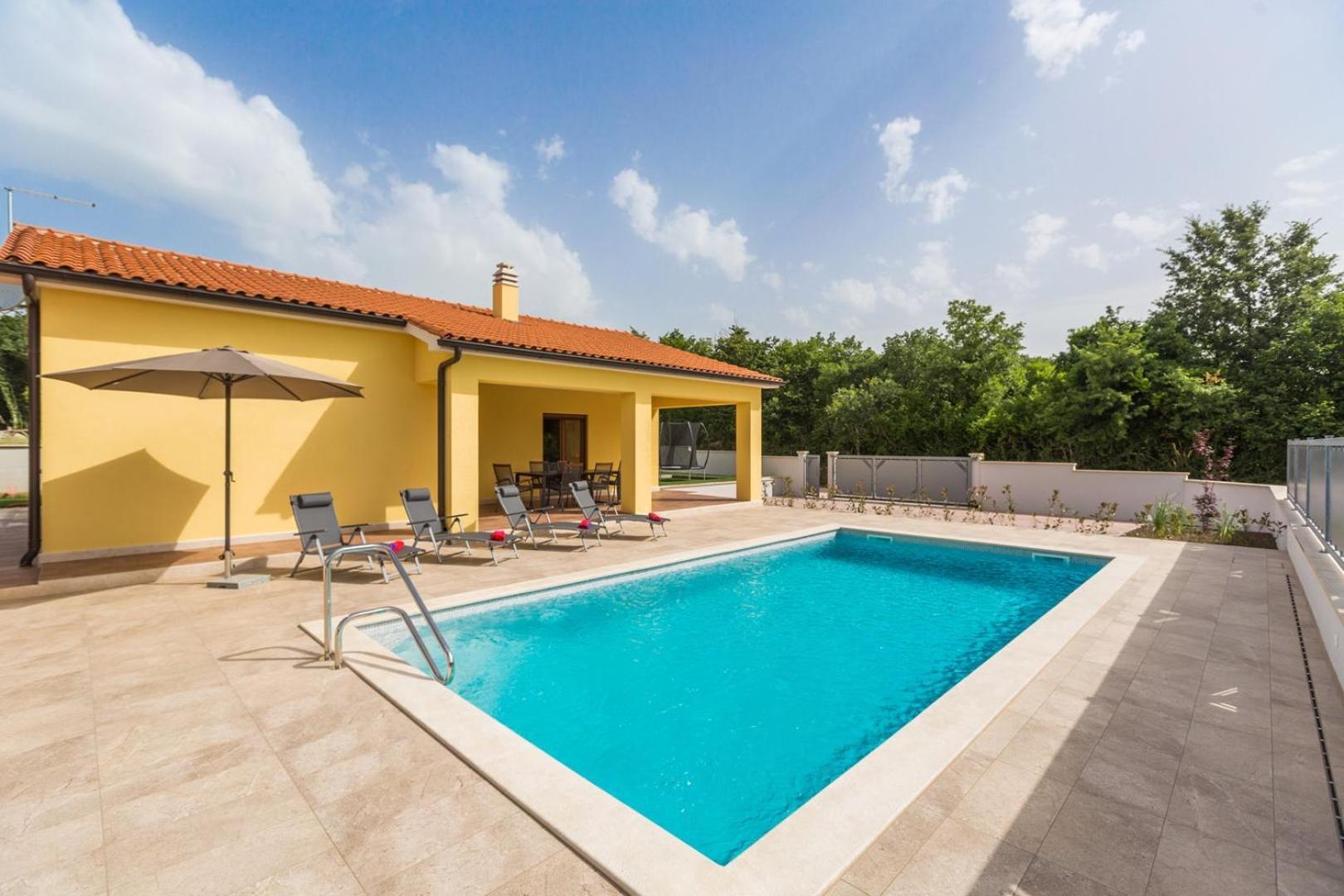 Villa Prenci Private Pool Tinjan Exterior photo