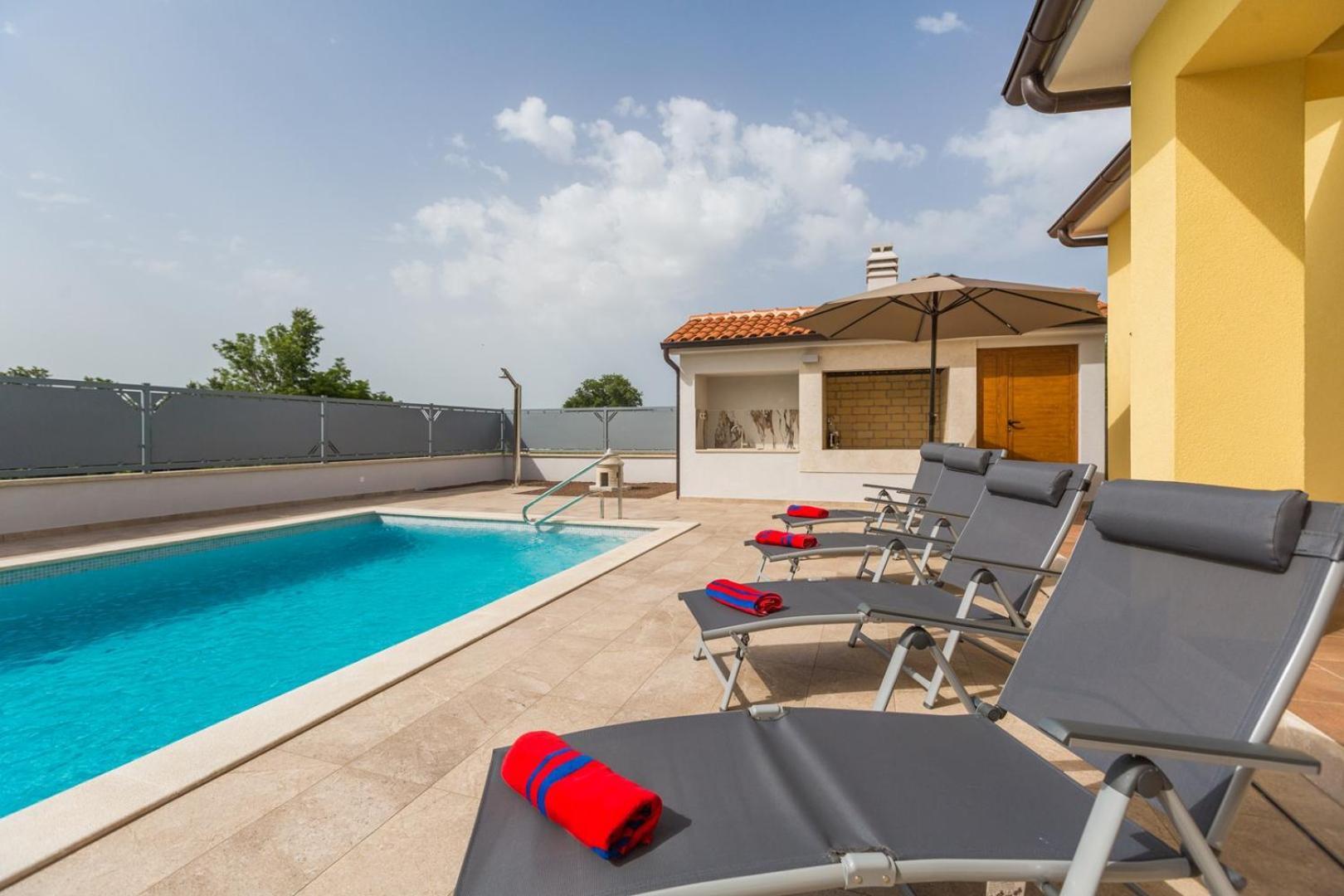 Villa Prenci Private Pool Tinjan Exterior photo